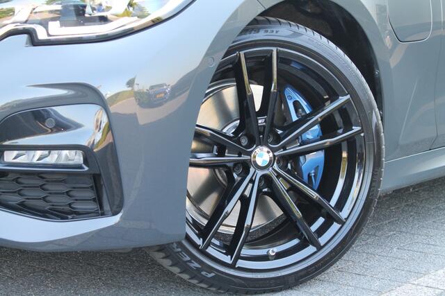 BMW 3-SERIE Touring 330e High Executive M Sport Automaat / Sportstoelen / Stoelverwarming / LED / Head-Up / Live Cockpit Professional / Parking Assistent