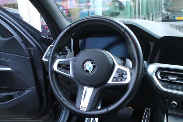 BMW 3-SERIE Touring 330e High Executive M Sport Automaat / Sportstoelen / Stoelverwarming / LED / Head-Up / Live Cockpit Professional / Parking Assistent