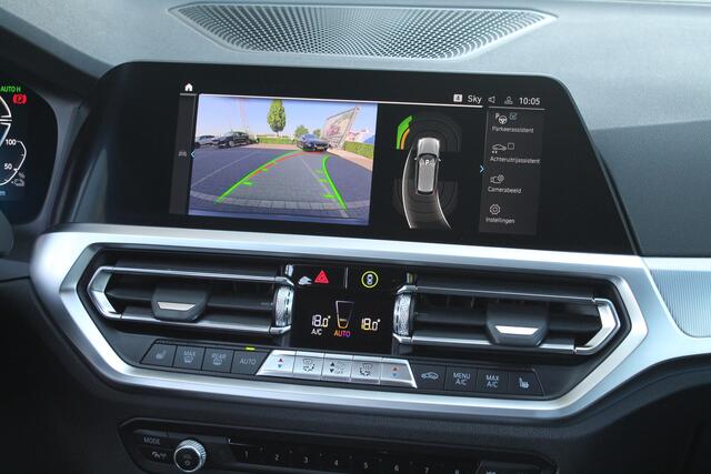 BMW 3-SERIE Touring 330e High Executive M Sport Automaat / Sportstoelen / Stoelverwarming / LED / Head-Up / Live Cockpit Professional / Parking Assistent