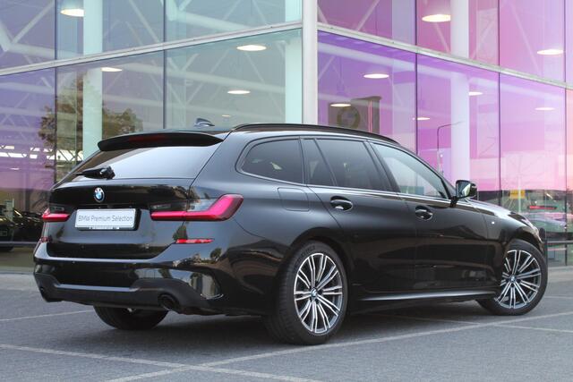 BMW 3-SERIE Touring 320i Executive M Sport Automaat / Panoramadak / Achteruitrijcamera / LED / Parking Assistant / M Sportonderstel / Live Cockpit Professional