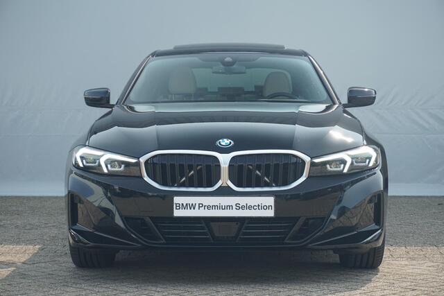 BMW 3-SERIE Sedan 320e Trekhaak / Hifi / Schuif- Kanteldak / Stoelverwarming | Easter