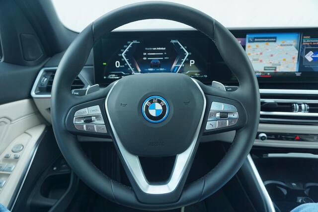 BMW 3-SERIE Sedan 320e Trekhaak / Hifi / Schuif- Kanteldak / Stoelverwarming | Easter