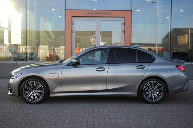 BMW 3-SERIE 330e High Executive M-Sport | Schuifdak | Laser | H&K | El. Stoelen | 360 Camera