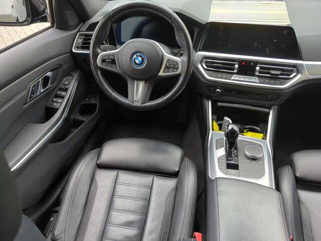BMW 3-SERIE Touring 320e Business Edition Plus NL AUTO | LEDER | STOELVERW | CARPLAY |