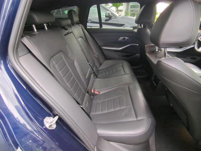 BMW 3-SERIE Touring 320e Business Edition Plus NL AUTO | LEDER | STOELVERW | CARPLAY |