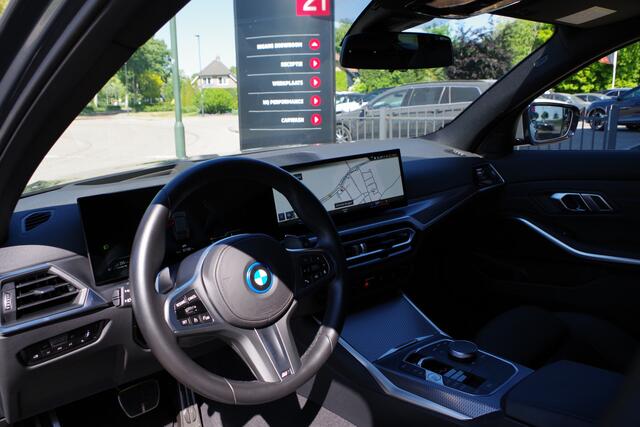 BMW 3-SERIE Touring 330e xDrive 293 PK M-Sport PHEV, Dravit Grau, Trekhaak, Memory, Head-Up