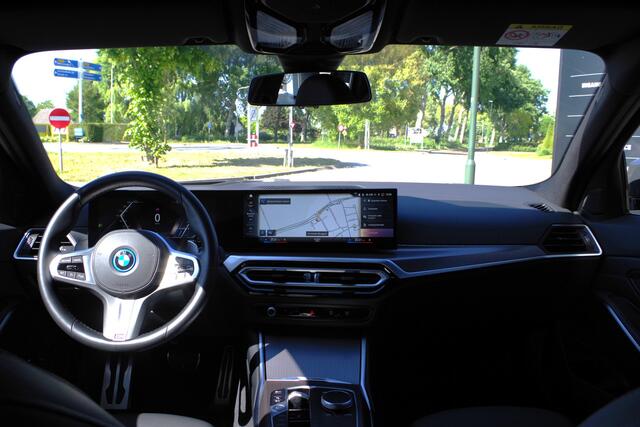BMW 3-SERIE Touring 330e xDrive 293 PK M-Sport PHEV, Dravit Grau, Trekhaak, Memory, Head-Up