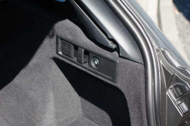 BMW 3-SERIE Touring 330e xDrive 293 PK M-Sport PHEV, Dravit Grau, Trekhaak, Memory, Head-Up