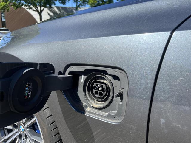 BMW 3-SERIE 330e High Executive CAMERA | ADAP. CRUISE | RIJKLAAR INCL. 12 MND. BOVAGGARANTIE