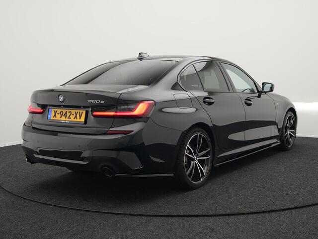 BMW 3-SERIE 320e M Sport Shadow Plug In Hybrid PHEV | Alcantara Sportstoelen Verwarmd | Sfeerverlichting | 19"L.M | Virtual | Apple Carplay | DAB | Navi Full Map |