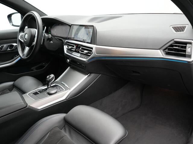 BMW 3-SERIE 320e M Sport Shadow Plug In Hybrid PHEV | Alcantara Sportstoelen Verwarmd | Sfeerverlichting | 19"L.M | Virtual | Apple Carplay | DAB | Navi Full Map |