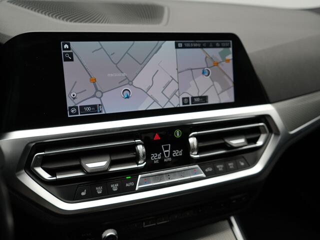 BMW 3-SERIE 320e M Sport Shadow Plug In Hybrid PHEV | Alcantara Sportstoelen Verwarmd | Sfeerverlichting | 19"L.M | Virtual | Apple Carplay | DAB | Navi Full Map |