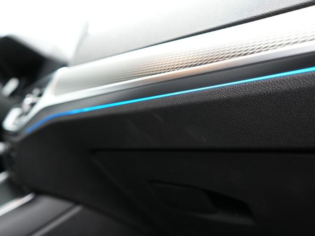 BMW 3-SERIE 320e M Sport Shadow Plug In Hybrid PHEV | Alcantara Sportstoelen Verwarmd | Sfeerverlichting | 19"L.M | Virtual | Apple Carplay | DAB | Navi Full Map |