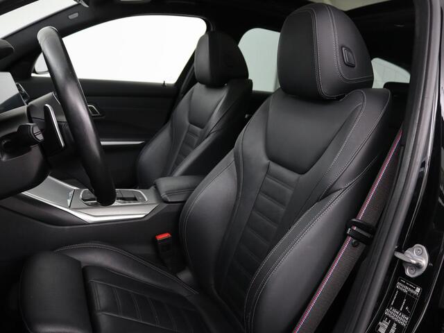 BMW 3-SERIE 320i M Sport | Panoramadak | Head-Up | Leder | Stoelverwarming | Camera | Carplay | Live Cockpit | Sportstoelen | Navigatie | Full LED