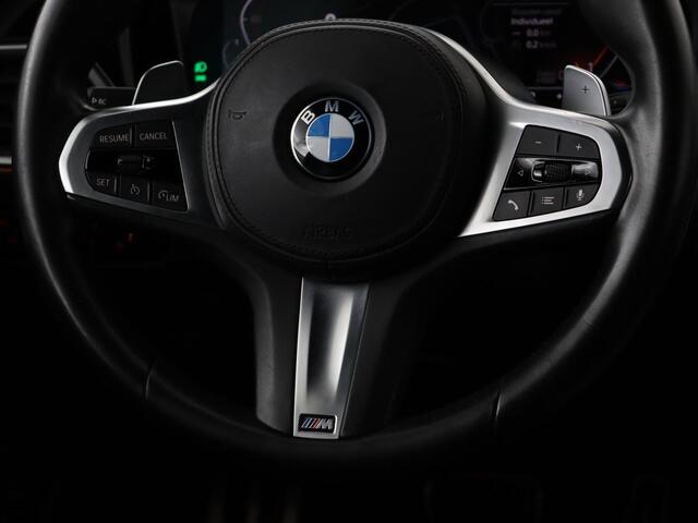 BMW 3-SERIE 320i M Sport | Panoramadak | Head-Up | Leder | Stoelverwarming | Camera | Carplay | Live Cockpit | Sportstoelen | Navigatie | Full LED