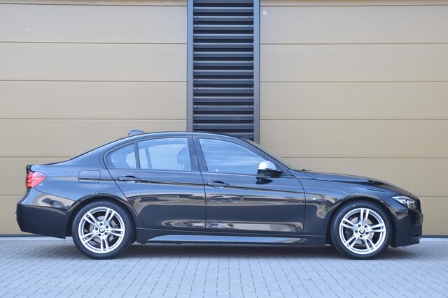 BMW 3-SERIE 318i M Sport Edition * M Sportpakket * Navigatie Professional * LED * Leder * Dealeronderhouden *