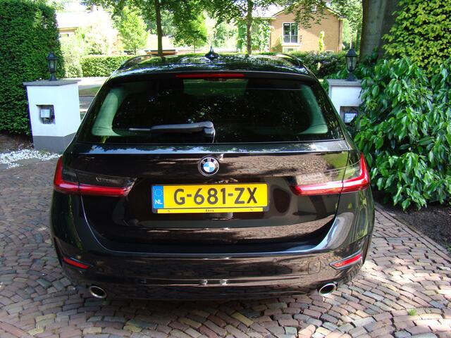 BMW 3-SERIE Touring 320i Executive Edition 184 PK