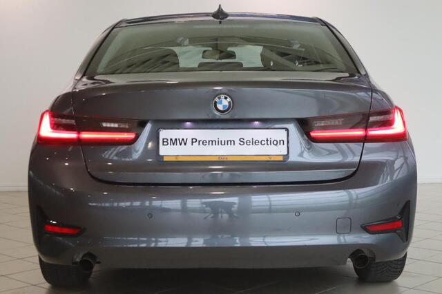 BMW 3-SERIE Sedan 318i Executive Edition | Navigatie | DAB Radio | Climate Control