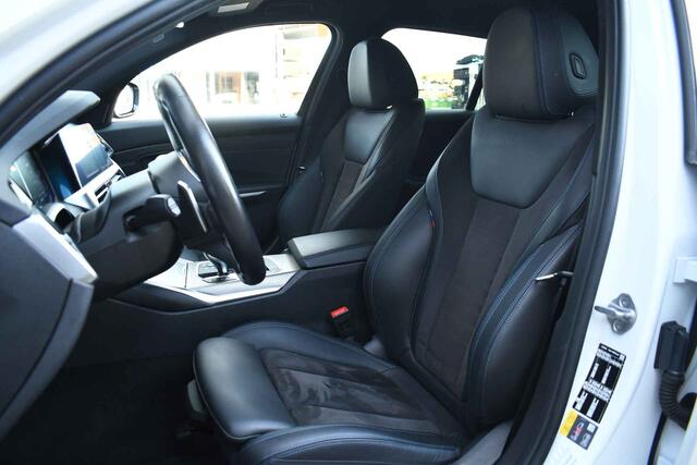 BMW 3-SERIE Touring 330e M-Sport Pano Trekhaak H/K 19inch