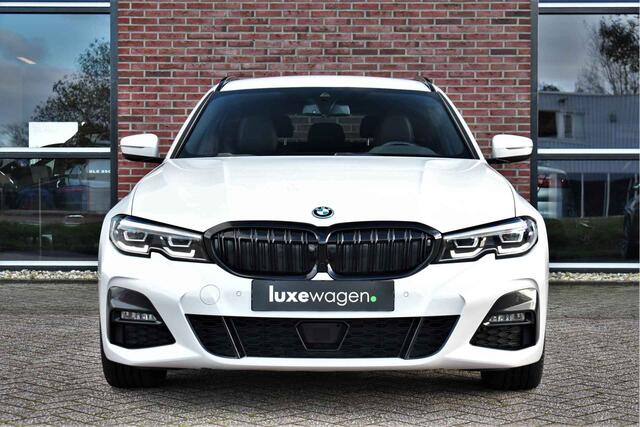 BMW 3-SERIE Touring 330e M-Sport Pano Trekhaak H/K 19inch