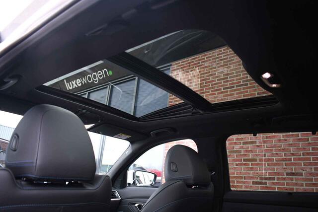 BMW 3-SERIE Touring 330e M-Sport Pano Trekhaak H/K 19inch