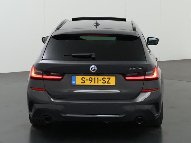 BMW 3-SERIE Touring 330e High Executive M-Sport | Panoramadak | Adaptief Onderstel | Standkachel | Sportstoelen | Ele.verstelbare stoelen + Geheugen | HUD | Adaptieve Cruise Control | Stuur/Stoelverwarming | Ele.wegklapbare Trekhaak | Laser Licht |