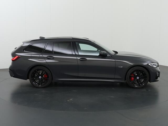 BMW 3-SERIE Touring 330e High Executive M-Sport | Panoramadak | Adaptief Onderstel | Standkachel | Sportstoelen | Ele.verstelbare stoelen + Geheugen | HUD | Adaptieve Cruise Control | Stuur/Stoelverwarming | Ele.wegklapbare Trekhaak | Laser Licht |