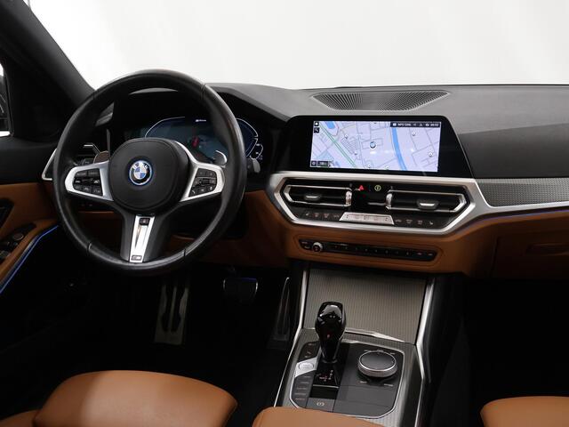 BMW 3-SERIE Touring 330e High Executive M-Sport | Panoramadak | Adaptief Onderstel | Standkachel | Sportstoelen | Ele.verstelbare stoelen + Geheugen | HUD | Adaptieve Cruise Control | Stuur/Stoelverwarming | Ele.wegklapbare Trekhaak | Laser Licht |