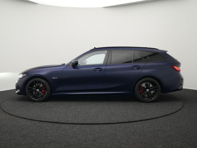 BMW 3-SERIE Touring 330e M Sport Individual Plug In Hybrid 293pk Facelift PHEV | Panodak | Individual Lederen Sportstoelen Memory | Adaptive Cruise | Widescreen Navi | 19"L.M | Keyless | Head Up |