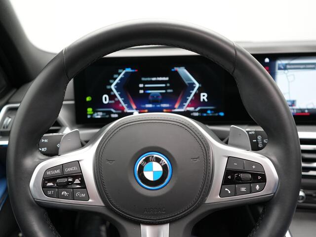 BMW 3-SERIE Touring 330e M Sport Individual Plug In Hybrid 293pk Facelift PHEV | Panodak | Individual Lederen Sportstoelen Memory | Adaptive Cruise | Widescreen Navi | 19"L.M | Keyless | Head Up |