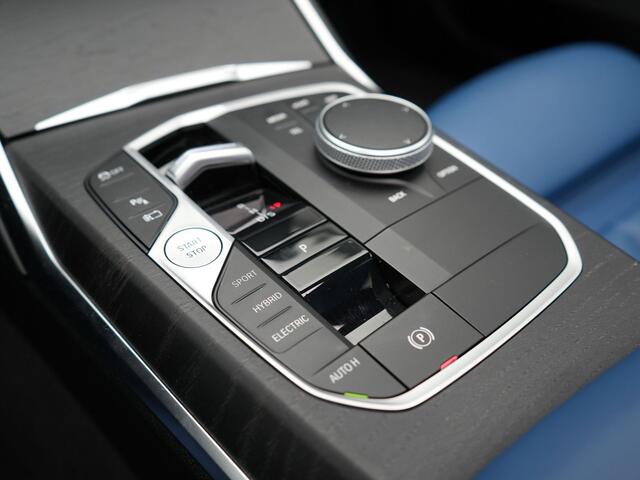 BMW 3-SERIE Touring 330e M Sport Individual Plug In Hybrid 293pk Facelift PHEV | Panodak | Individual Lederen Sportstoelen Memory | Adaptive Cruise | Widescreen Navi | 19"L.M | Keyless | Head Up |