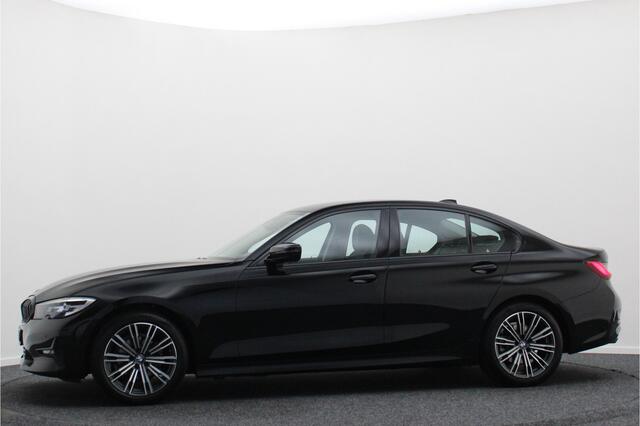 BMW 3-SERIE 318i Executive Edition Leer, Sportstoelen, Lane Assist, Apple Carplay, LED, PDC, 18"