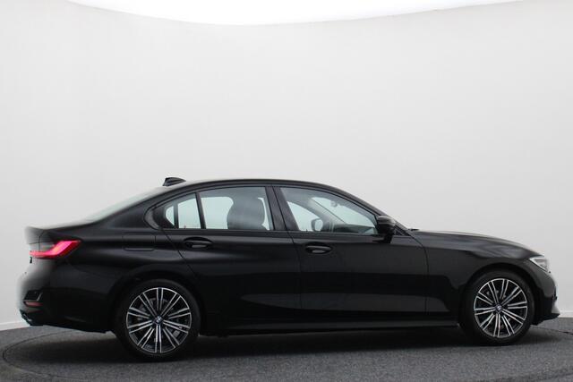 BMW 3-SERIE 318i Executive Edition Leer, Sportstoelen, Lane Assist, Apple Carplay, LED, PDC, 18"