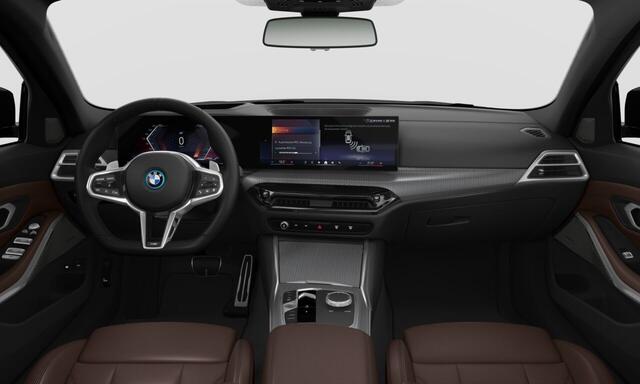 BMW 3-SERIE Touring 330e | 19 Inch | M-Sportpakket | Innovation Pack | Comfort Pack | Panoramadak | Trekhaak
