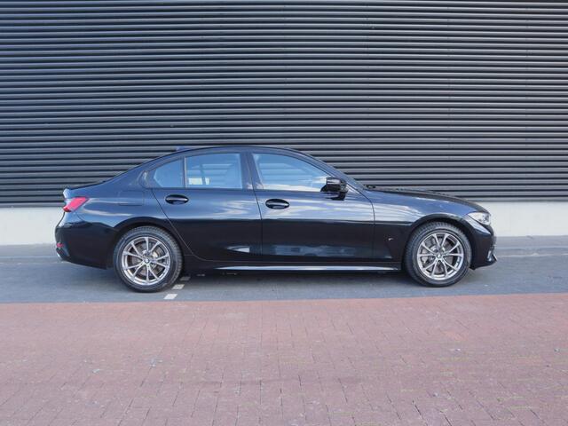 BMW 3-SERIE 330e eDrive Edition | Sport Line | Clima | Cruise | Navi | Leder | LED | Stoelverw. | PDC V+A | Carplay | Keyless |
