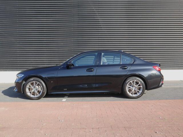 BMW 3-SERIE 330e eDrive Edition | Sport Line | Clima | Cruise | Navi | Leder | LED | Stoelverw. | PDC V+A | Carplay | Keyless |