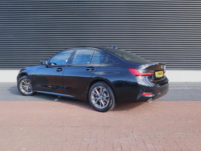 BMW 3-SERIE 330e eDrive Edition | Sport Line | Clima | Cruise | Navi | Leder | LED | Stoelverw. | PDC V+A | Carplay | Keyless |