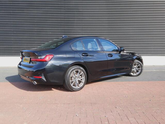 BMW 3-SERIE 330e eDrive Edition | Sport Line | Clima | Cruise | Navi | Leder | LED | Stoelverw. | PDC V+A | Carplay | Keyless |