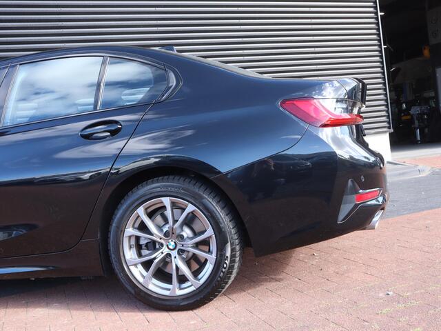 BMW 3-SERIE 330e eDrive Edition | Sport Line | Clima | Cruise | Navi | Leder | LED | Stoelverw. | PDC V+A | Carplay | Keyless |