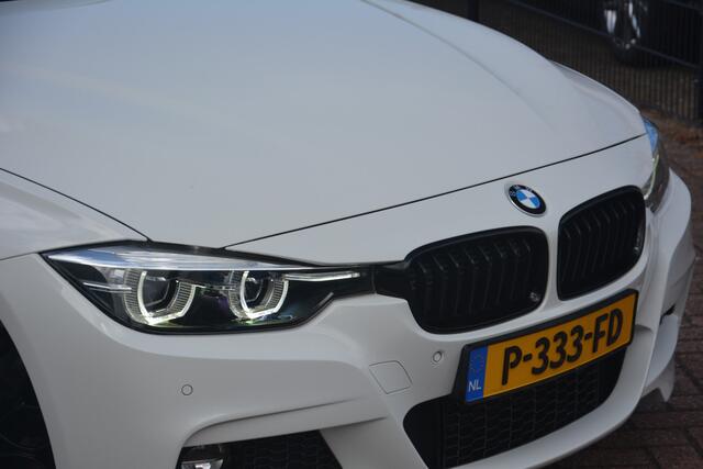 BMW 3-SERIE 330e M Sport | Navigatie | Carplay | Sportstoelen | Camera | Sterrenhemel | Stoelverwarming | Uitstraling!! |