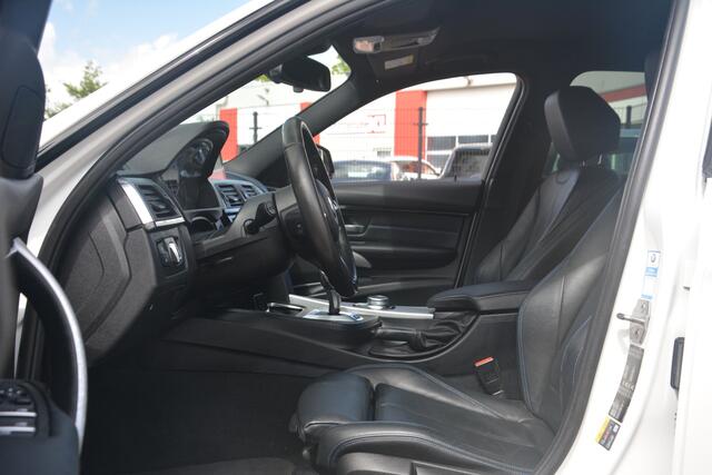 BMW 3-SERIE 330e M Sport | Navigatie | Carplay | Sportstoelen | Camera | Sterrenhemel | Stoelverwarming | Uitstraling!! |