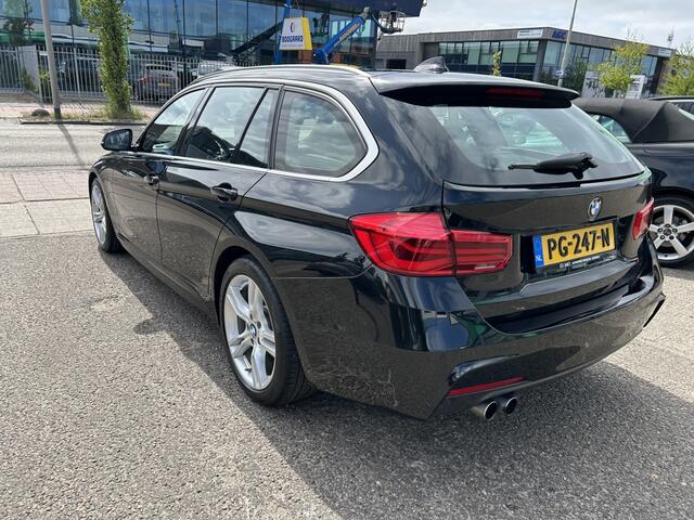 BMW 3-SERIE 320i Sp.L Exec.
