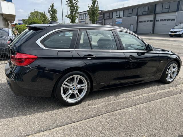 BMW 3-SERIE 320i Sp.L Exec.