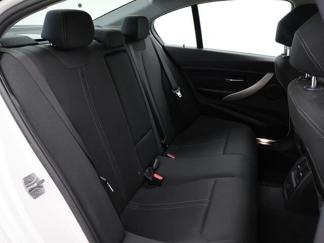 BMW 3-SERIE 330e 252 PK PLUG-IN HYBRID SEDAN + LED | DAB | STOELVERW. | SPORTSTOELEN