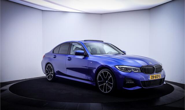 BMW 3-SERIE 330iA M-SPORT Edition SCHUIFDAK | HARMAN KARDON | HEAD UP | MEMORY | CAMERA | STUUR+STOELVERW. | CARPLAY | NAVI | LMV 19''