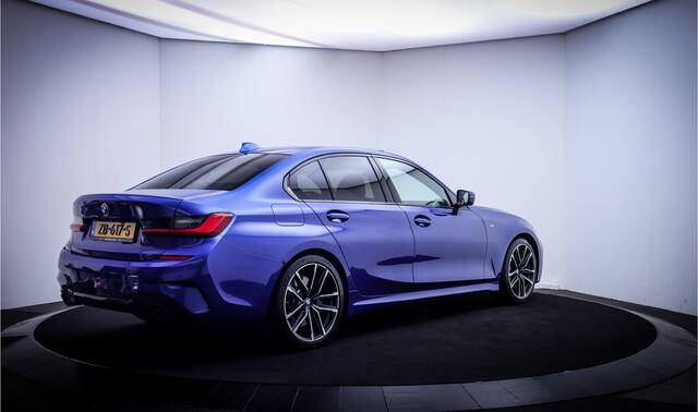 BMW 3-SERIE 330iA M-SPORT Edition SCHUIFDAK | HARMAN KARDON | HEAD UP | MEMORY | CAMERA | STUUR+STOELVERW. | CARPLAY | NAVI | LMV 19''