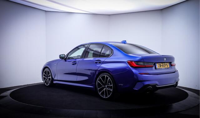 BMW 3-SERIE 330iA M-SPORT Edition SCHUIFDAK | HARMAN KARDON | HEAD UP | MEMORY | CAMERA | STUUR+STOELVERW. | CARPLAY | NAVI | LMV 19''