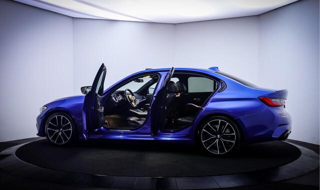 BMW 3-SERIE 330iA M-SPORT Edition SCHUIFDAK | HARMAN KARDON | HEAD UP | MEMORY | CAMERA | STUUR+STOELVERW. | CARPLAY | NAVI | LMV 19''