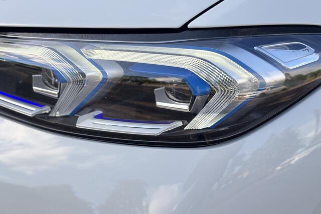 BMW 3-SERIE Touring 320i M-Sport | Camera | Comfort Access | Memory | Adaptive Cruise | Head-Up | Fabrieksgarantie