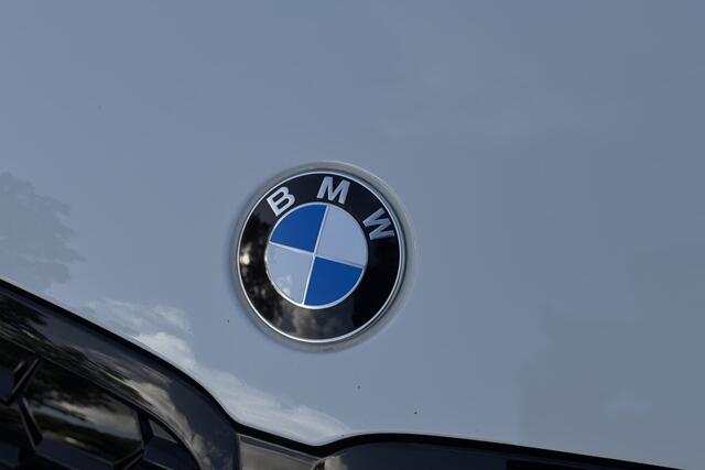 BMW 3-SERIE Touring 320i M-Sport | Camera | Comfort Access | Memory | Adaptive Cruise | Head-Up | Fabrieksgarantie